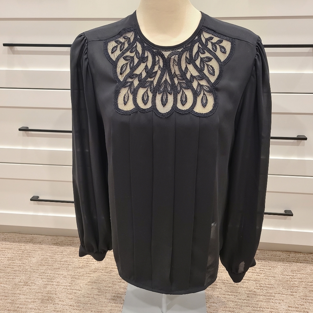 Noname brand embroidered beautiful long sleeve blouse
